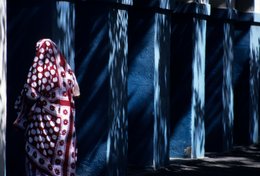 Archipel-des-Comores;-Architecture;-Femme;-France;-Kaleidos;-Kaleidos-images;-La-parole-à-limage;-Laurent-Abad;-Mayotte;-Océan-Indien;-Piliers-bleus;-Portrait;-Stories-Pictures;-Vie-quotidienne;-Voile